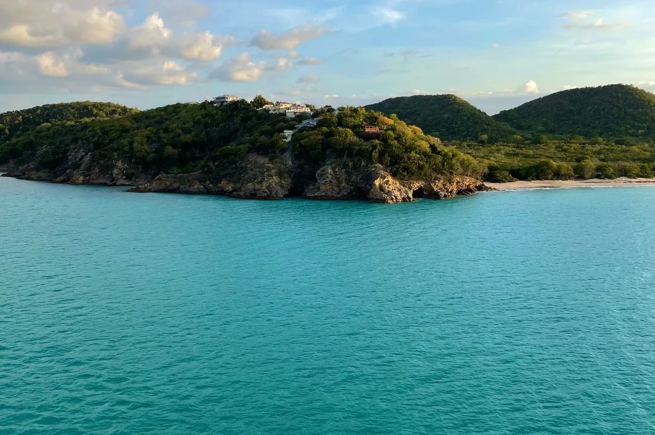 How much does Antigua and Barbuda citizenship cost in 2026