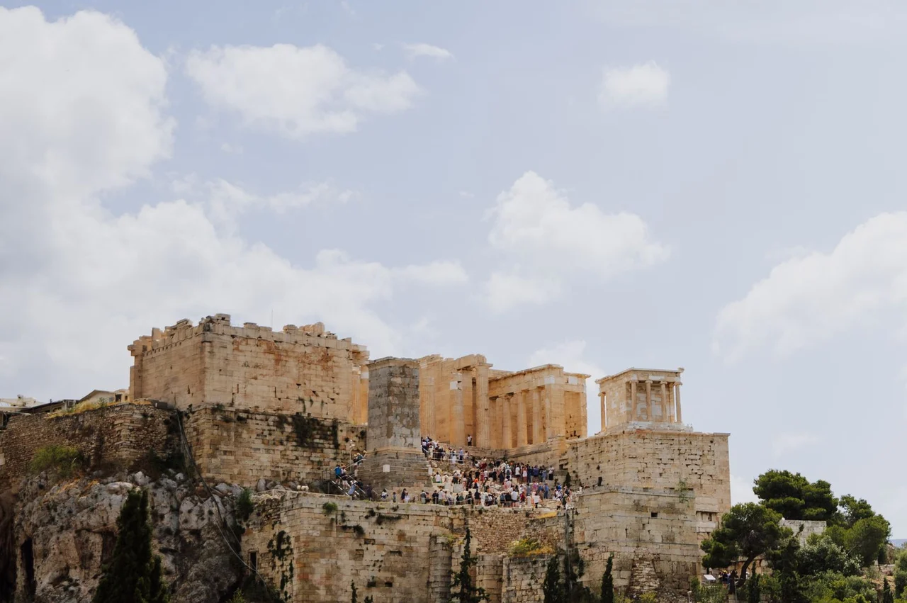 Greek citizenship 2026: how to obtain, naturalization, by roots, EU passport
