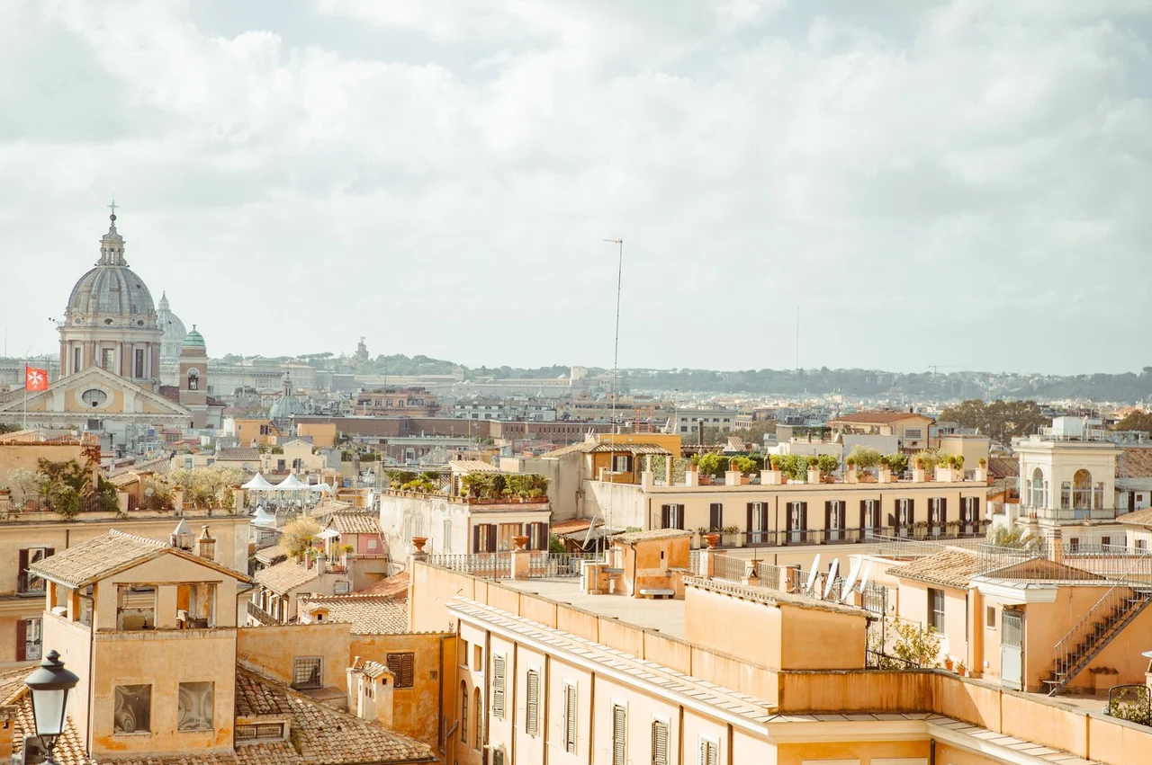 Italian passport in 2026: the power of the document, visa-free countries and the rights of an EU citizen