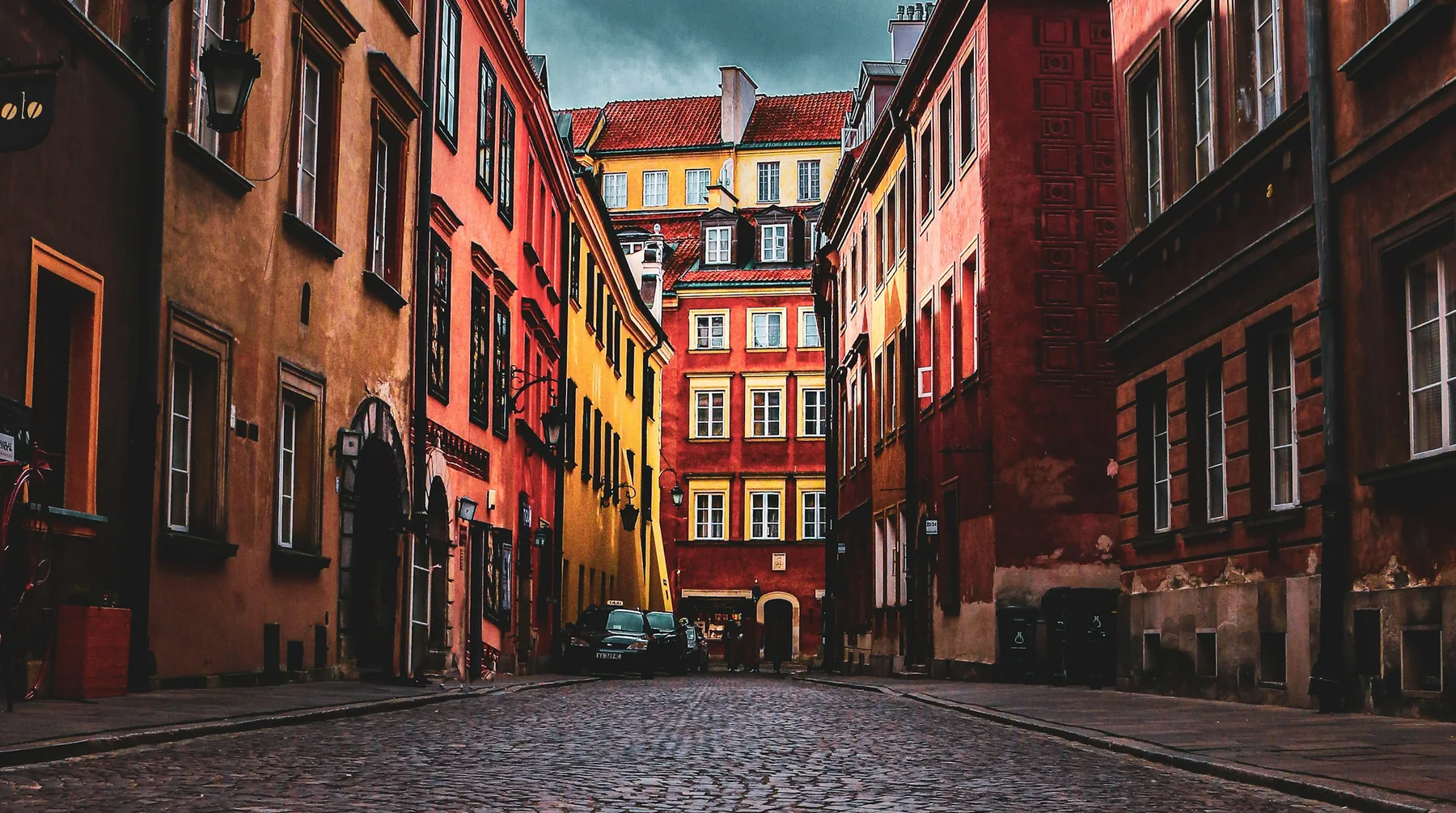 A street in the Old Town of Warsaw