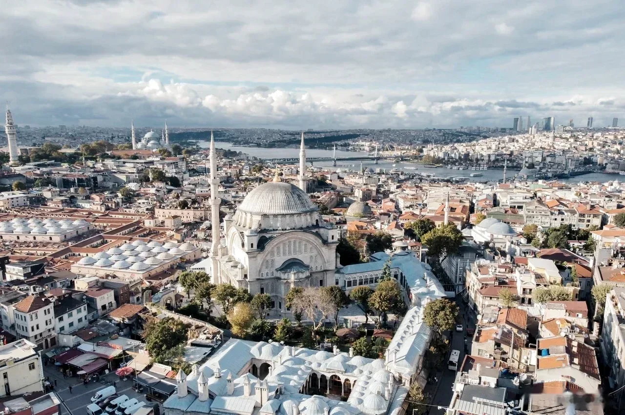 Citizenship or residence permit of Turkey: what to choose in 2026
