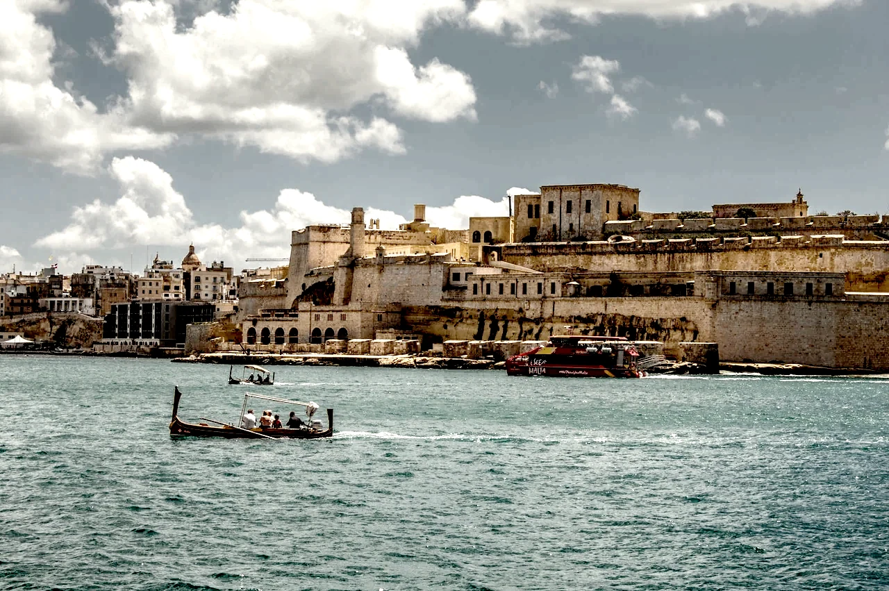 Cyprus or Malta: permanent residence by investment in 2026 - what to choose