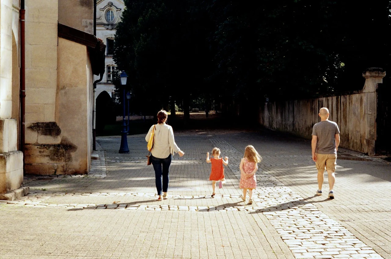 Where to leave Russia with children: the best countries for families in 2026