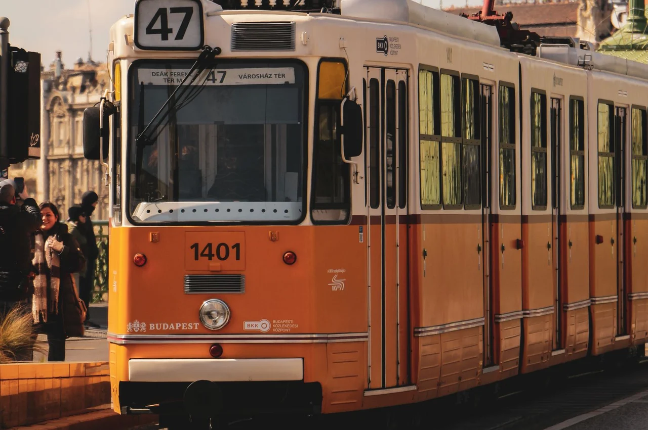 Transport in Hungary: Budapest metro, trains and cars - complete guide
