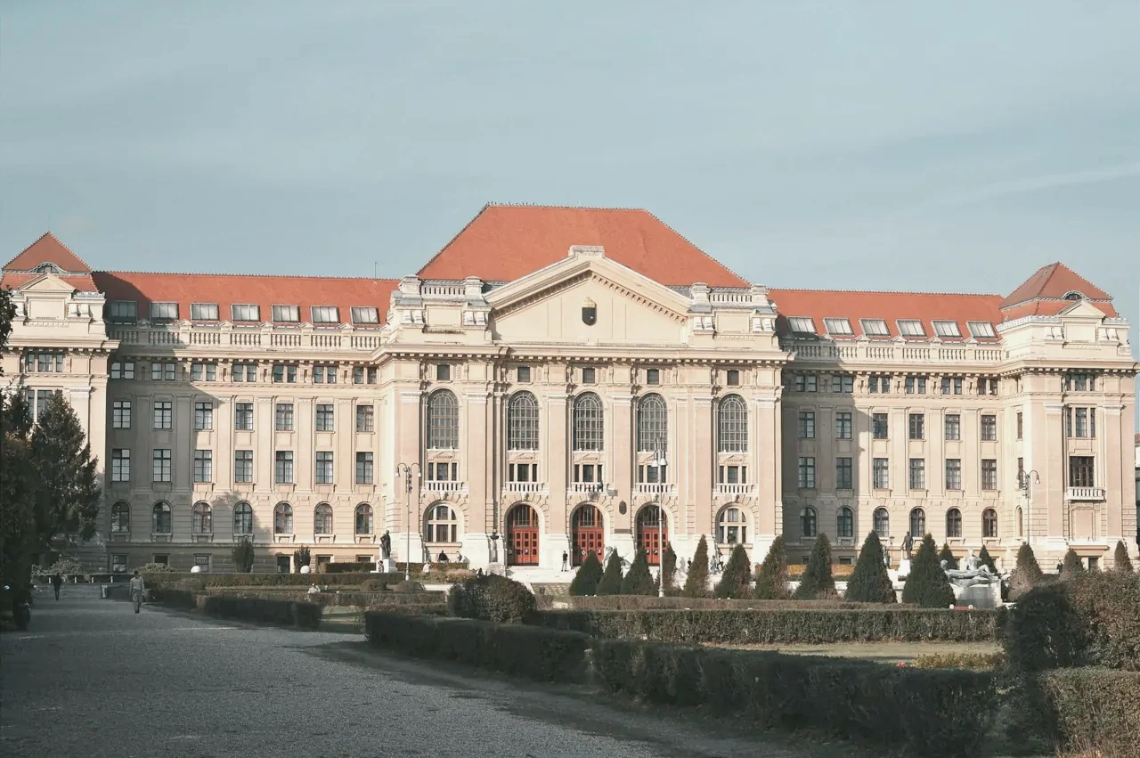 Higher education in Hungary 2026: universities, cost, languages of instruction