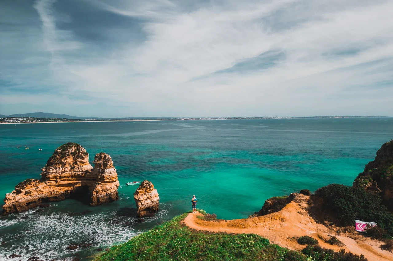Виза D7 в Португалию 2026: ВНЖ по пассивному доходу для рантье и пенсионеров