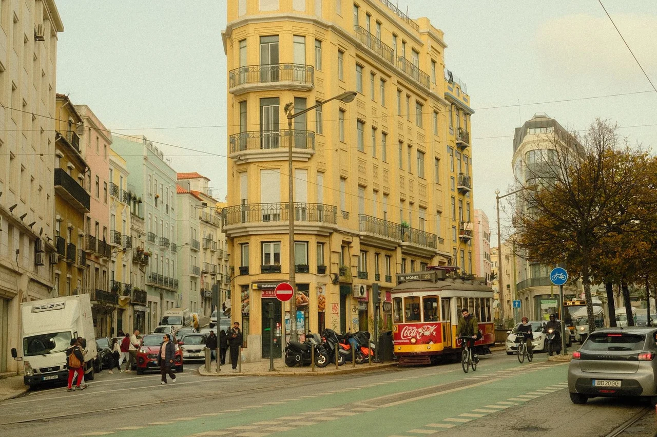 Portugal's 2026 permanent residence conditions: requirements for permanent status after 5 years
