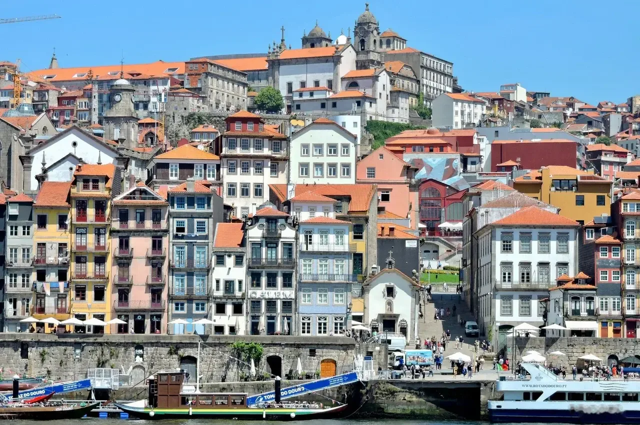 How much does a Portugal visa cost in 2026: consular fee, BLS services, insurance, residence permit