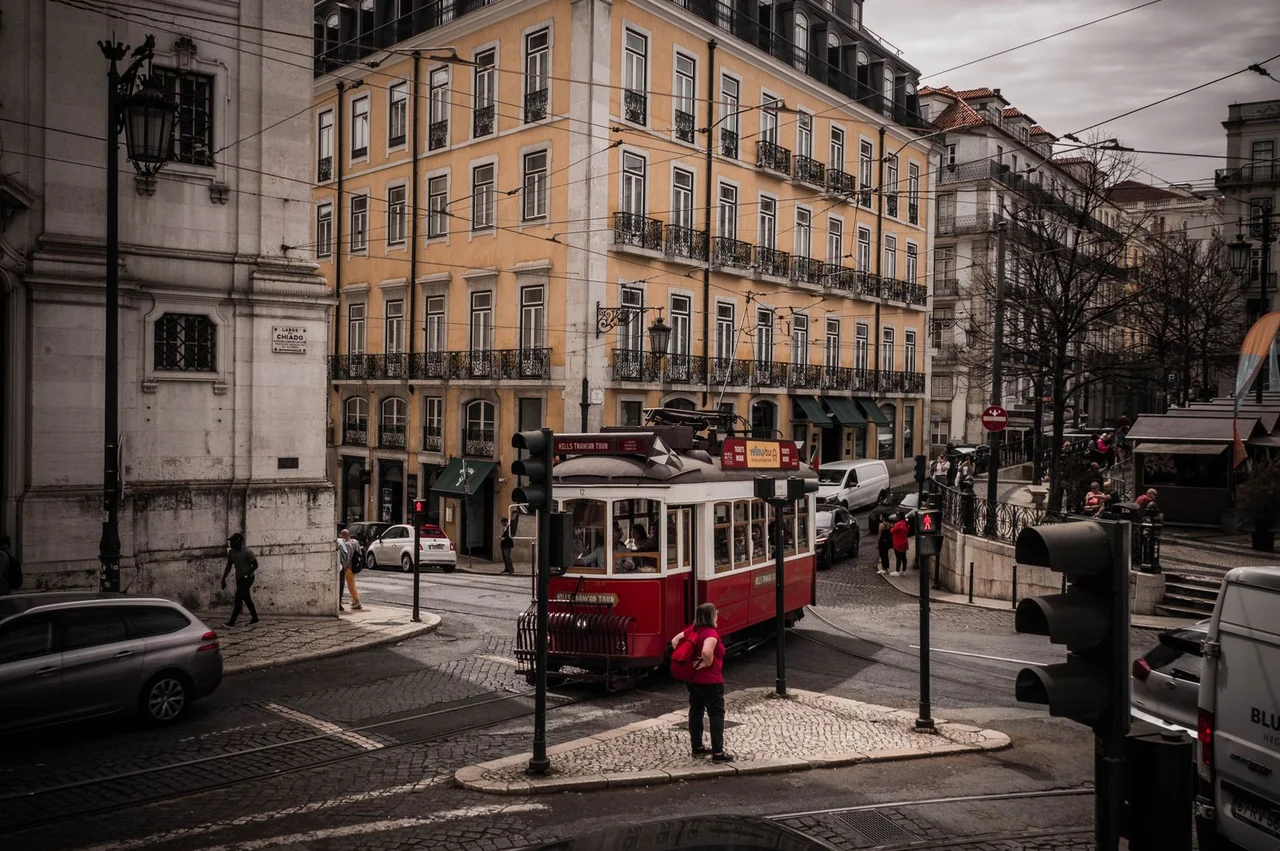 Portugal work visa 2026 (D1, D3 Blue Card): a residence permit through employment