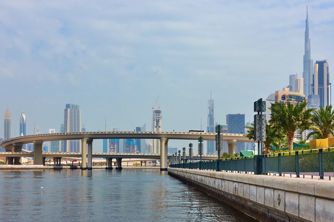 UAE golden visa by salary: from AED 30,000, job level and degree