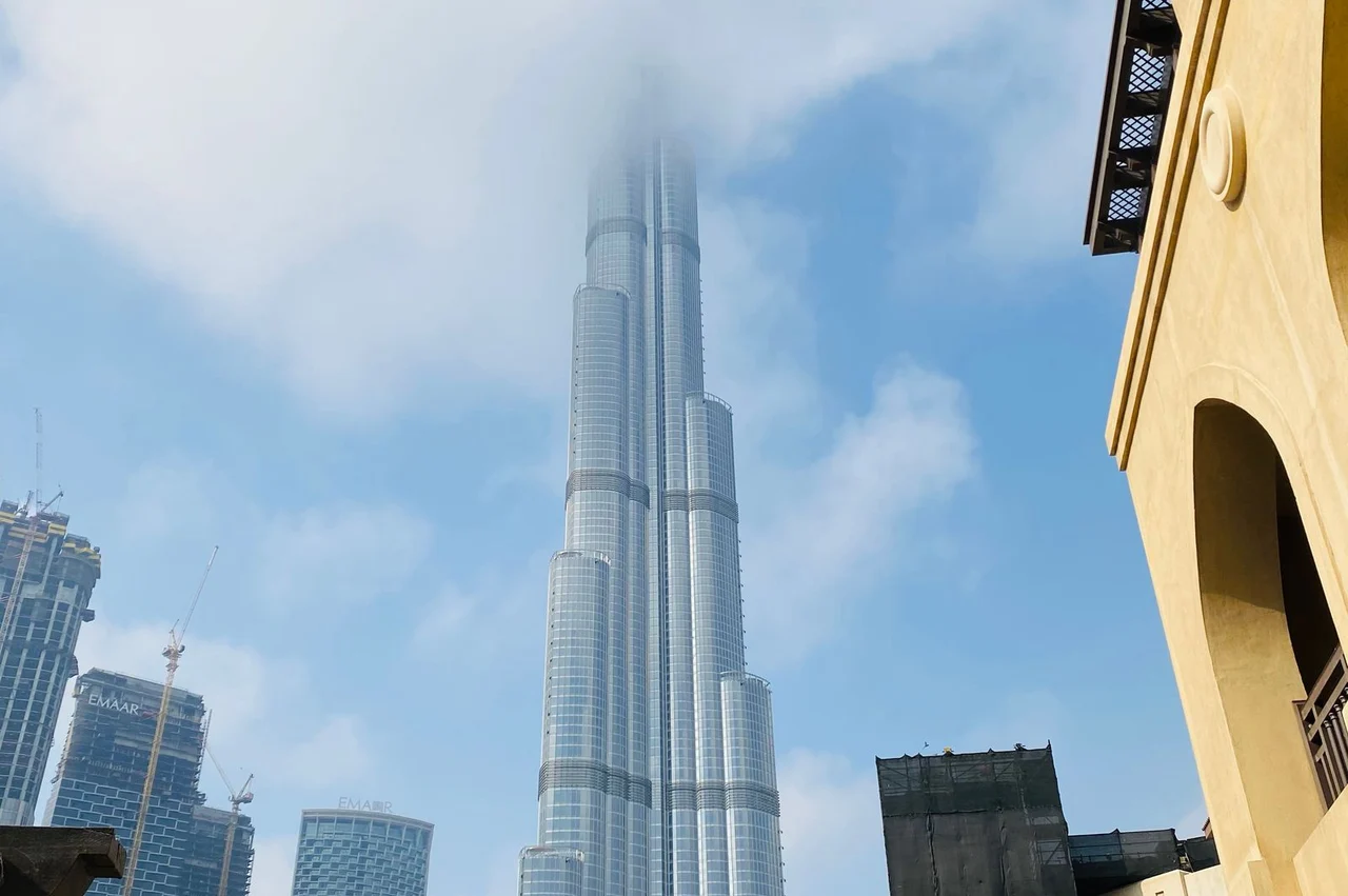 UAE visa for Russians in 2026: 90-day visa-free, residency, and how to stay