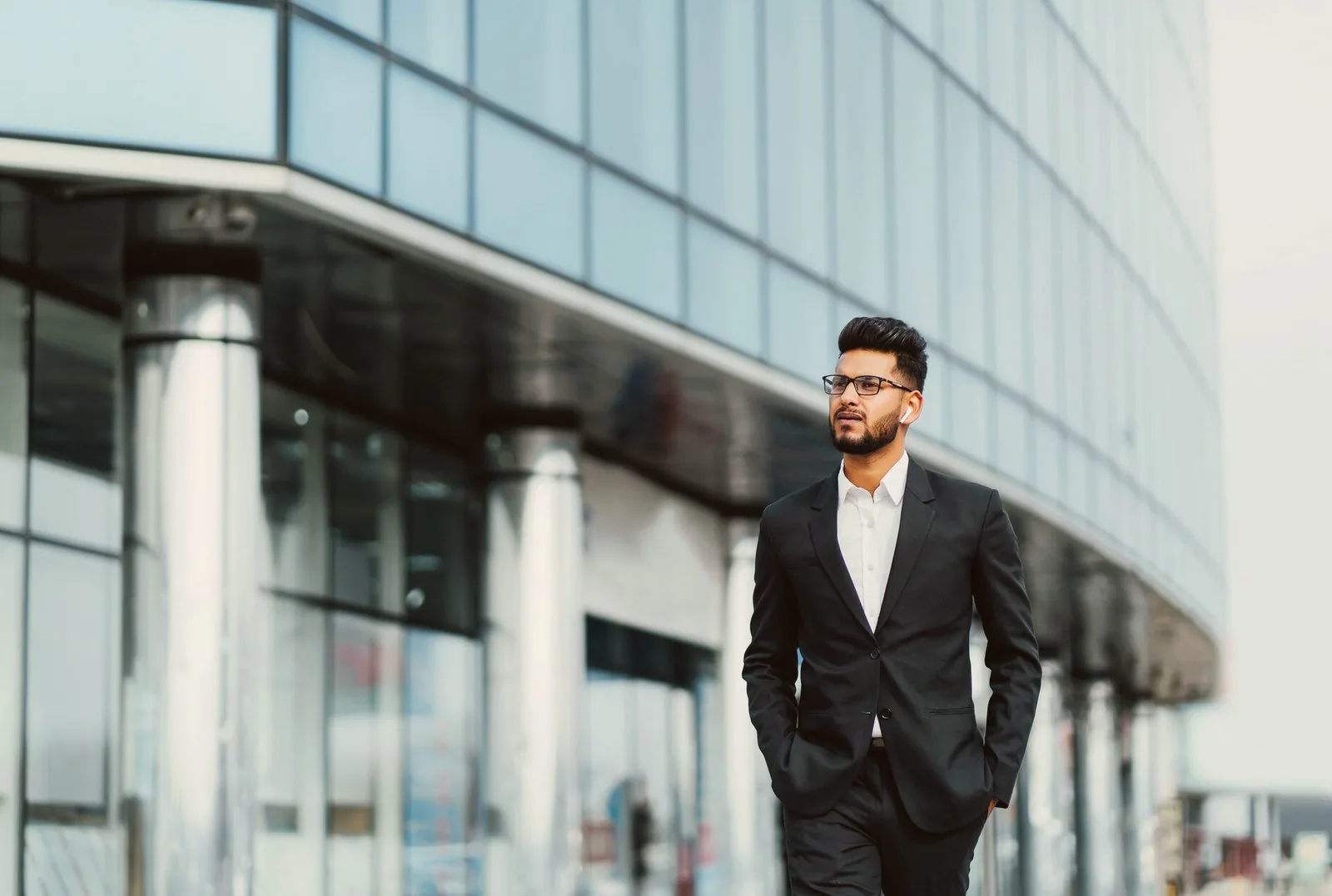 How an IT company owner set up a UAE visa, a personal account and a corporate account in one project